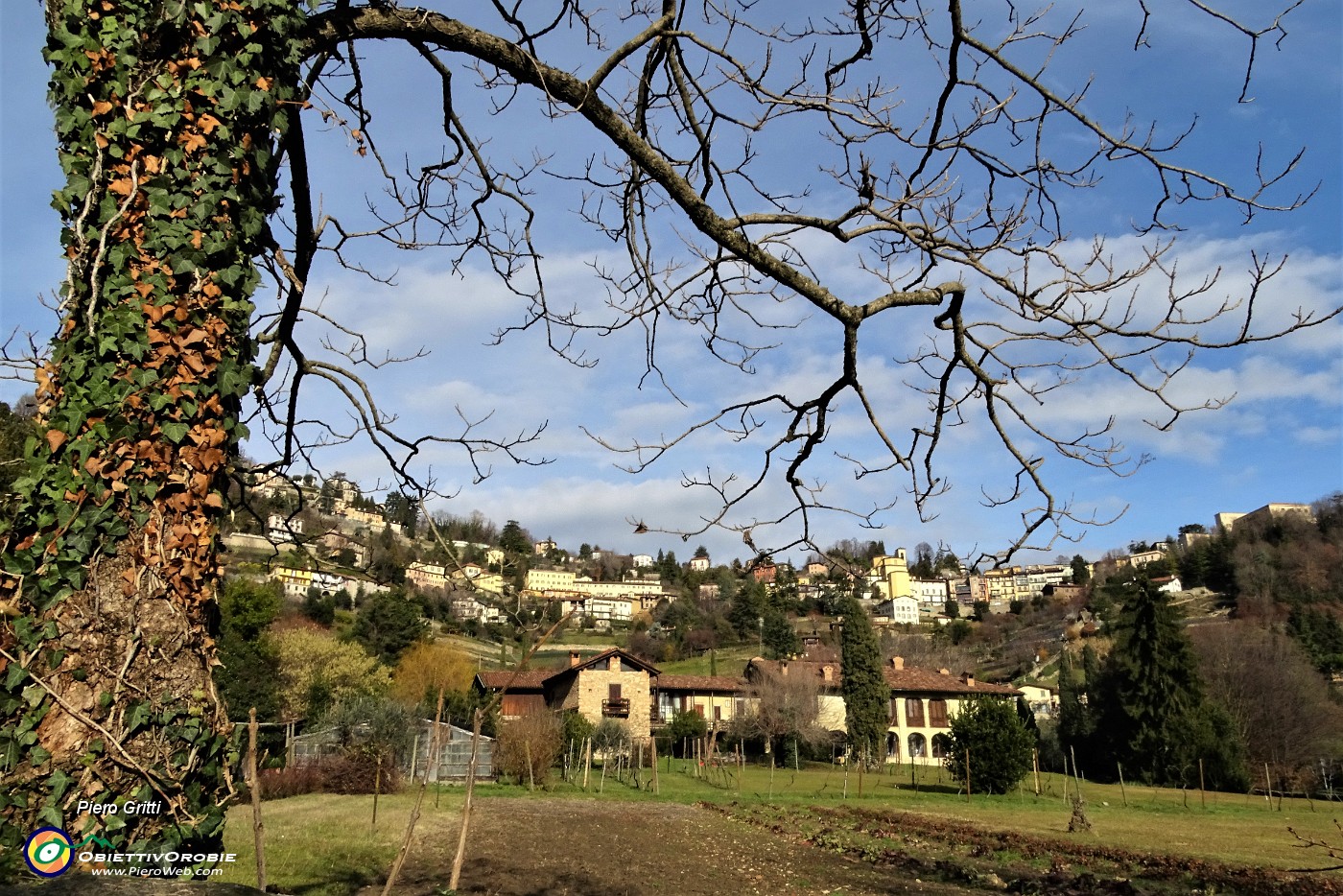 13 Vista , oltre gli orti, in Borgo Canale.JPG